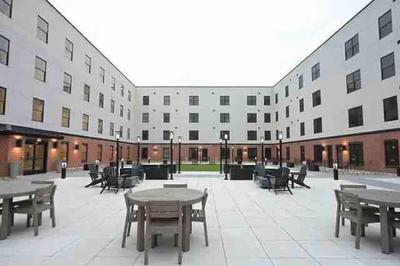Opulence in Olive with Free Parking plus EV Plug, 2 BR 2 baths Suite, 5 beds and Sleeps 8