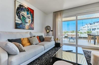 Stylish Penthouse with Jacuzzi - By Welcomely