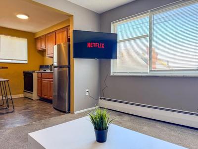 Sleeps 4 1 Bedroom 2 Beds with Parking plus WIFI