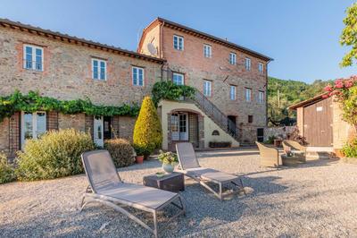 Tuscan Fizz, a traditional Stone villa with Pool