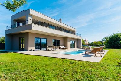 Villa Zidine, luxury villa with seaview and salt pool water