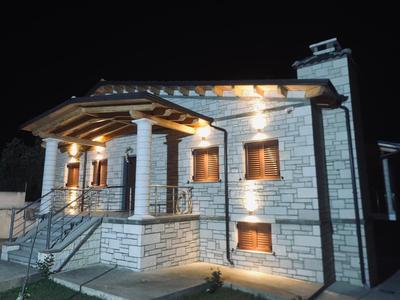 Ervis Villa