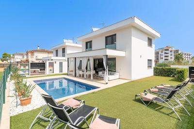 Beach Villa Cosins 1 Mel by Sealand Villas