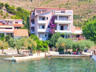Double bedroom apartment No 16, first row by the sea, Beach House Ana