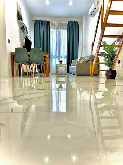 Mark Suite B8