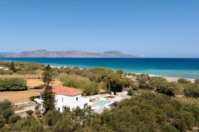 Costa Villa , Walk to Sandy Beach & Dinning, By ThinkVilla
