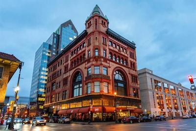 Downtown Louisville Condo- King Bed, Near Sites