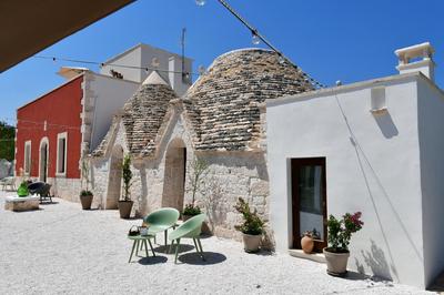 Lamarossa Trulli & Suites