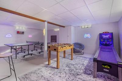 Spacious Cabin-style home with Gameroom and Gym