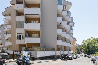 Elegant Hideaway Steps from St Peter