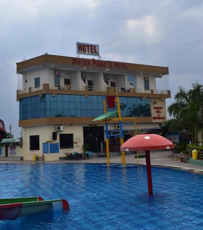 Holiday water park & resort