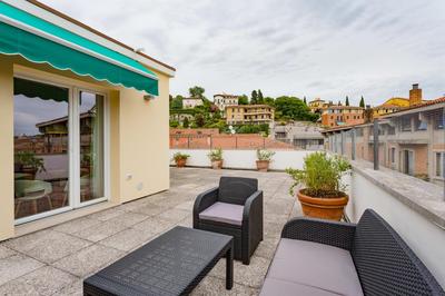 Amazing flat with big terrace and private car park