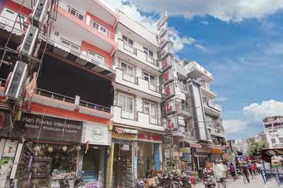 Hotel All Iz Well - Just a min away from New Delhi Railway Station