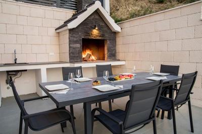Villa With Beautiful View, Modern Furnishing & Pool