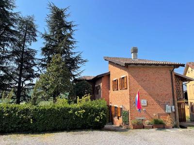 Typisch Italiaanse villa tussen de wijngaarden