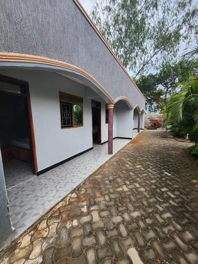 Hunters Den Resort Budaka