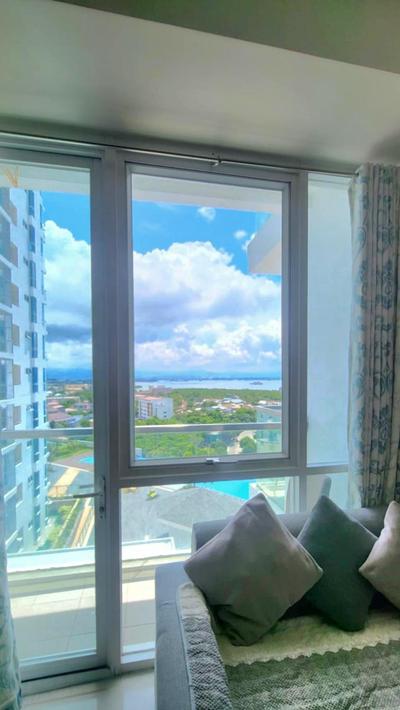 Mactan Newtown 8Newtown Boulevard Beach Condo RM9