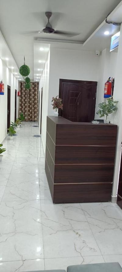 Hotel Queen Plaza Residency