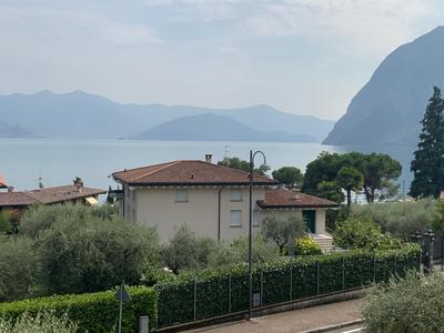 Apartment on beautiful lake iseo
