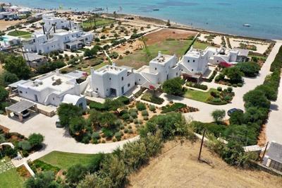 SUNRAY Paros Beach front 2 bedroom house next to kite sports