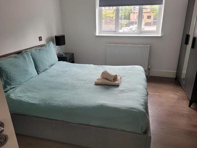 BatterseaFlat Sleeps6 Refurbished Tv