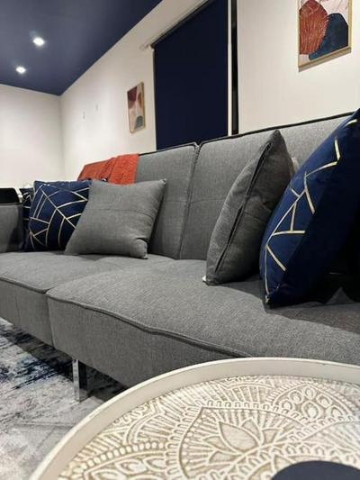 Modern 2BR Retreat in Southampton - Balcony, Free parking & Wifi