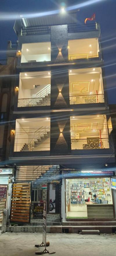 Hotel Raghavan in front of railway station platform no 8