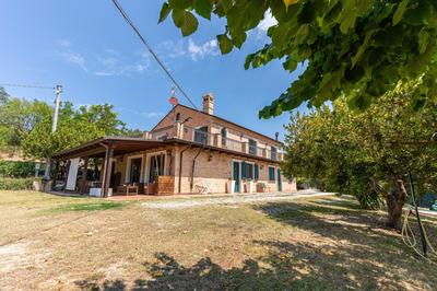 Villa Dolce Vita - Vista Colline, Jacuzzi, 3Suites & 5min dal mare