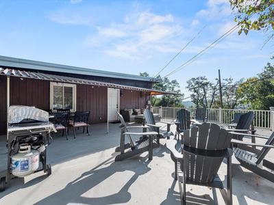 Stylish and Bright 3Bd Home, Amazing Deck, Game Room, Free Parking