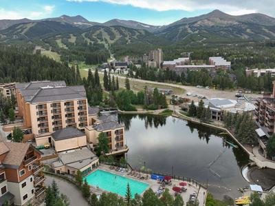 NEW! Marriott Slope View Ski in Ski out Luxury Studio Sleeps 4 Full kitchen, Amenities & Fee Parking