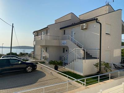 Ada Vis Apartments