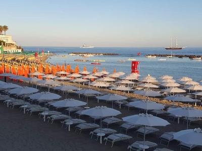 La Rosa dei Venti a 150 mt dall'Ospedale Pediatrico, a 200 mt dal mare ad a 30 minuti dalla Stazione San Pietro