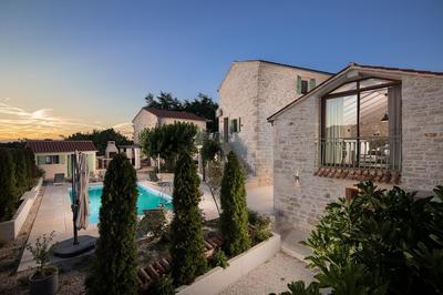 Villa Stanza Campitelli for up to 21 people in Central Istria with private pool and pet friendly