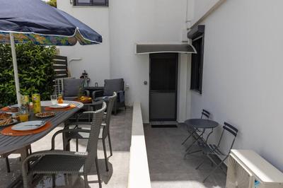 Airport and Sea apartment