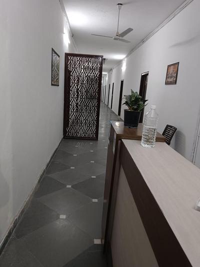 Hotel Broadway Inn near IGI Delhi Airport