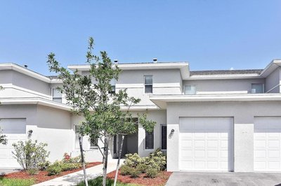 Modern Townhouse close to beaches