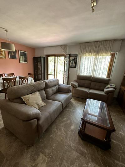 Amplio y Comodo Chalet en Zaragoza con pistas de tenis