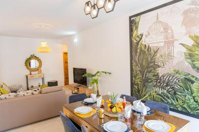 Luxury Tropical Oasis 3 BR with Pool close to Beach