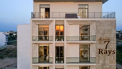 7 rays hotel