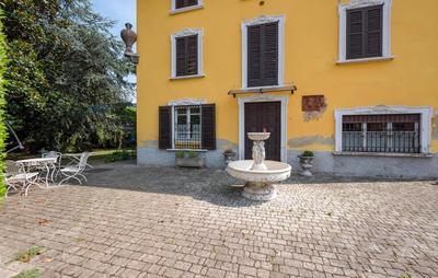 Beautiful Apartment In Nembro With Kitchen
