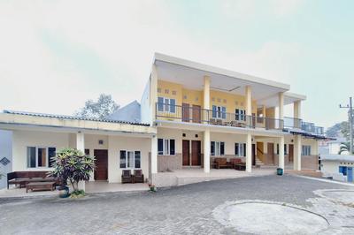 Villa Bukit Bunga Syariah RedPartner Pacet