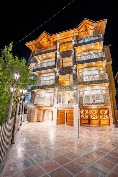 Golden Oak by The Lake Hill