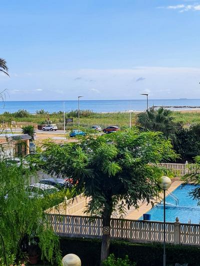 Bonito apartamento con vistas al mar