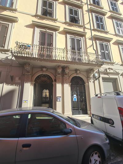 Una camera in città