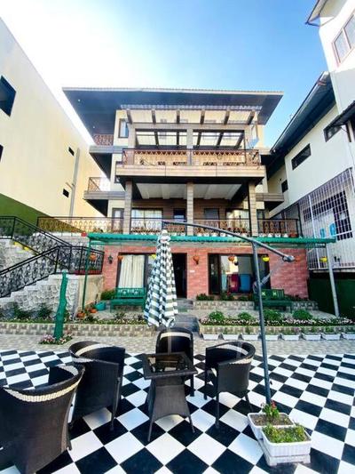 Dawn Suite - 1 BR in mussoorie with fireplace by Homeyhuts