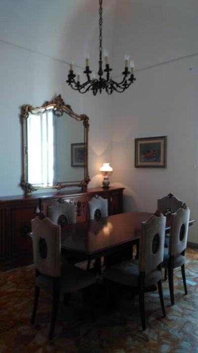 ampio appartamento in palazzotto d'epoca
