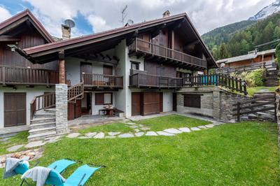 Charming Apart with Garden in Courmayeur - Happy Rentals