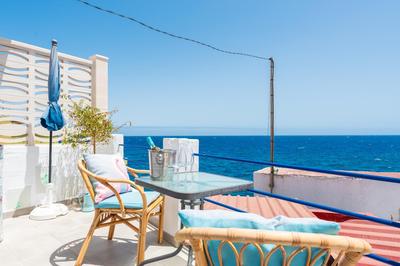 Bright studio next to the ocean