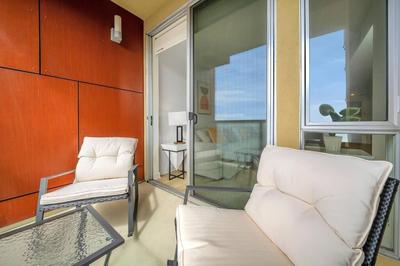Modern & chic in Heart of Downtown Santa Monica