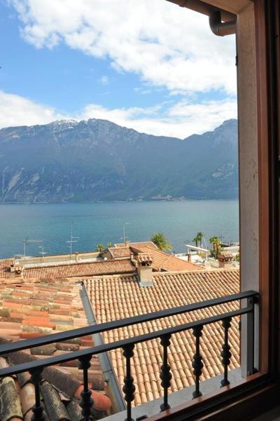 Ferienwohnung in Limone Sul Garda mit Garten und Terrasse und Seeblick